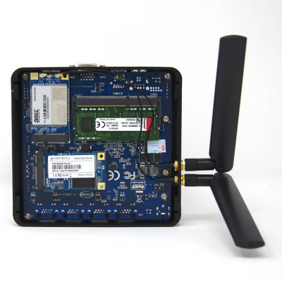Protectli Vault FW4A with antennas Protectli Vault with antennas